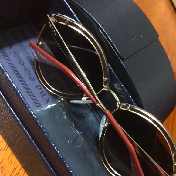 Prada Sunglasses perfect for summer! - Picture 2 of 2